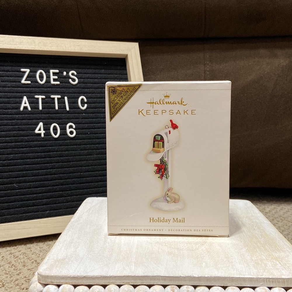 Hallmark HOLIDAY MAIL Ornament